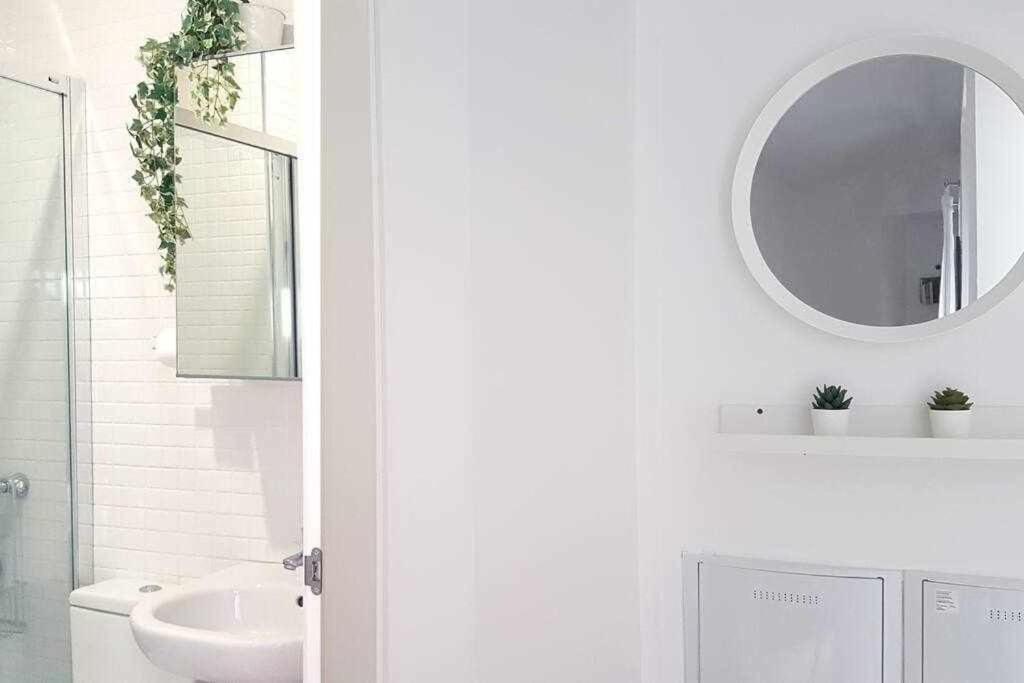 Aym Places Buen Viaje Parking Incluido Apartment Seville Exterior photo